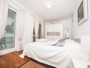 Apartment | 3 bedrooms, iron/ironing board, bed sheets
