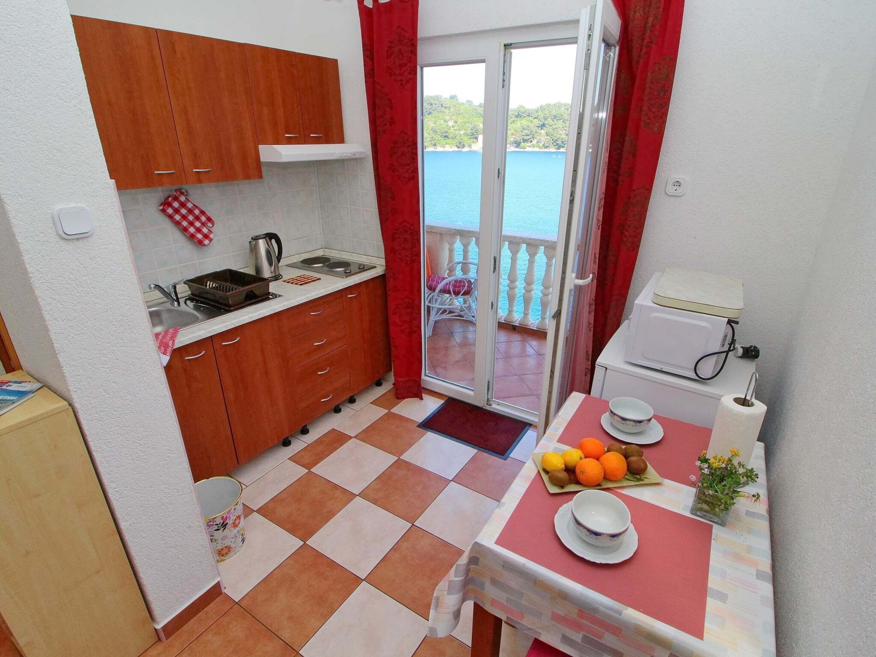 อพาร์ทเมนท์ | ครัวส่วนตัว | ตู้เย็น, ไมโครเวฟ, เตาประกอบอาหาร, กาต้มน้ำไฟฟ้า