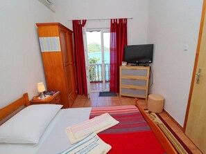 Apartment - Apartments Filipovic - Comfort One-bedroom Apartment With Balcony and Sea View (Mljet)