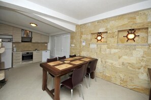 Apartment | Dining - Apartments Villa Moonlight - One Bedroom Apartment With Sea View Balcony (Okrug)
