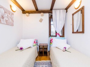 House | 2 bedrooms, iron/ironing board