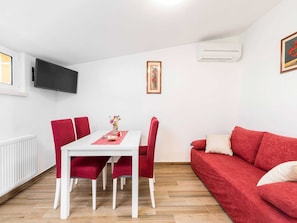 Apartment | Dining