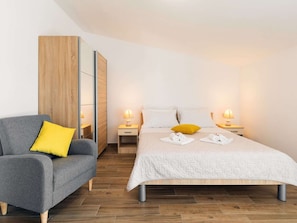 Apartment | 1 bedroom, iron/ironing board