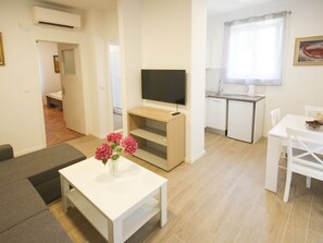Apartment | Dining