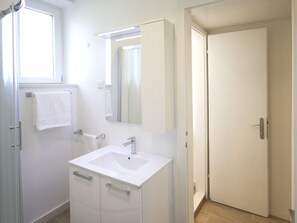 Apartment | Bathroom