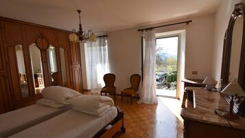 House | 3 bedrooms, individually furnished