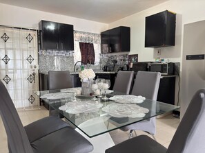 Dining - Ocean Paradise Beach House (Sand Hill Vista Hellshire)
