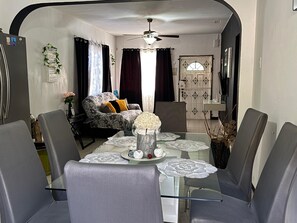 Smart TV - Ocean Paradise Beach House (Sand Hill Vista Hellshire)