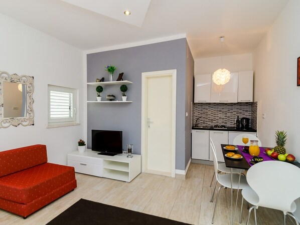 Apartment | Dining - Apartments Versus- Comfort Studio Apartment With Terrace (Zupa dubrovacka)
