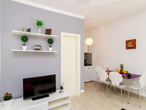 Apartment | Dining - Apartments Versus- Comfort Studio Apartment With Terrace (Zupa dubrovacka)
