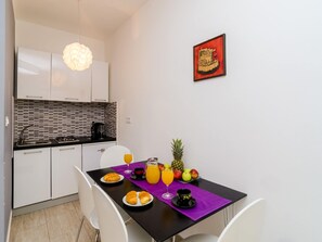 Private kitchen - Apartments Versus- Comfort Studio Apartment With Terrace (Zupa dubrovacka)