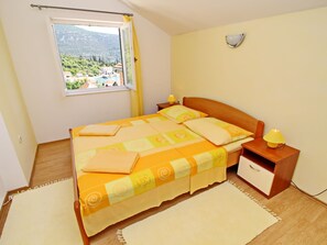 House | 3 bedrooms, iron/ironing board - Holiday Home Gea - Three Bedroom Holiday Home With Terrace and Partial Sea View (Ston)