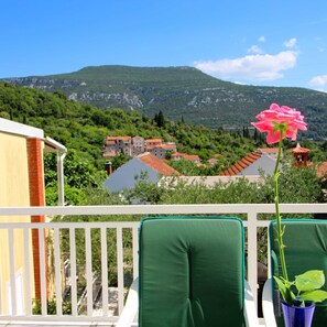 House | Balcony - Holiday Home Gea - Three Bedroom Holiday Home With Terrace and Partial Sea View (Ston)