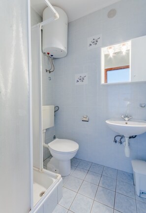 Shower, hair dryer - Villa Kosa - Room With Balcony and sea View (Brela)