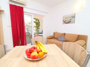 Apartment | Dining - Apartments Marko Peljesac - Standard One Bedroom Apartment With Terrace (Orebic)