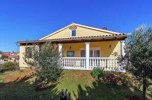 House | Exterior - Holiday House in Liznjan With Garden & BBQ (Liznjan)