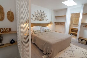 3 bedrooms, in-room safe, iron/ironing board, free WiFi