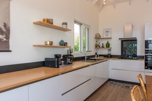 Réfrigérateur, micro-ondes, four, lave-vaisselle