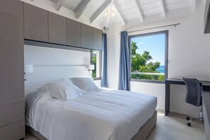 4 slaapkamers, een strijkplank/strijkijzer, gratis wifi, beddengoed