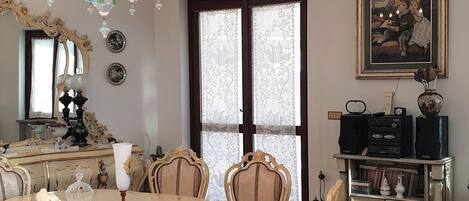 House | Dining