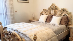 A bed with ornate headboard, a bedside table, and a nightstand. - Vesime Villa With Garden (Vesime)