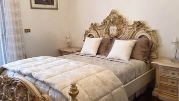 2 camere, con arredamento individuale, lenzuola