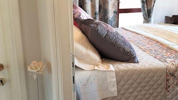 Rumah | 2 kamar tidur dan dilengkapi dengan perabotan berbeda-beda