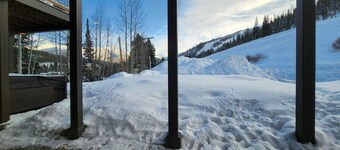 Dog-friendly retreat with private hot tub & mountain view - near skiing/hiking