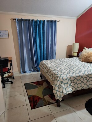 2 habitaciones, tabla de planchar con plancha y wifi gratis 