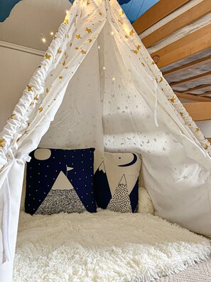 3 Schlafzimmer, Schreibtisch, Reisekinderbett, WLAN