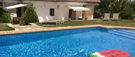 Seasonal outdoor pool