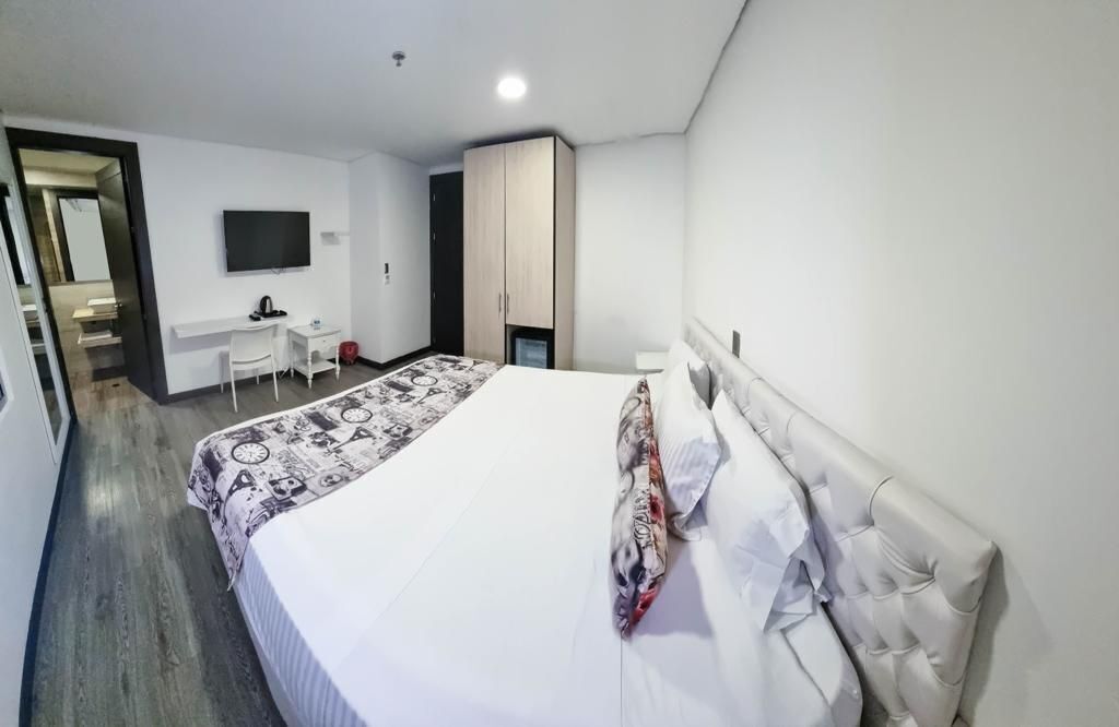 Pillowtop-bedden, een kluis op de kamer, een bureau, een laptopwerkplek