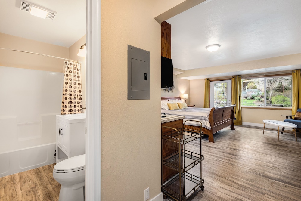 Bend Riverside Rentals LLC by null