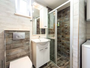 Apartment | Badezimmer | Dusche, Haartrockner