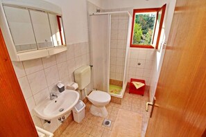 Apartment | Bathroom