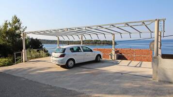 المنطقة المحيطة بالمنشأة