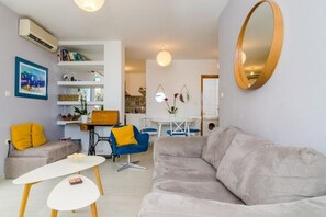 Apartment | Living area - Apartment Radovan - One-bedroom Apartment With Balcony and Sea View (Dubrovnik)