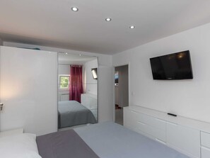 Apartment | 2 bedrooms, iron/ironing board