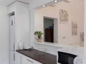 Apartment | Eigene Küche | Kühlschrank, Mikrowelle, Ofen, Geschirrspüler