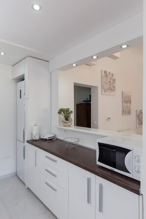 Fridge, microwave, oven, dishwasher