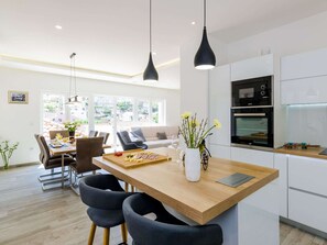 Villa | Cocina privada | Refrigerador, microondas, horno y parrilla de estufa