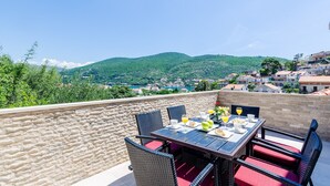Outdoor dining - Villa Tranquility Nest Beniva - Three-bedroom Villa With Swimming Pool and Partial Sea View (Dubrovnik)