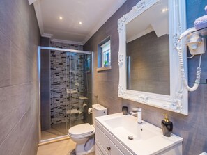Villa | Bathroom