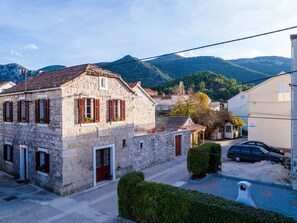 Exterior - Villa Nives - Three-bedroom Villa With Terrace and Sea View (Ston)