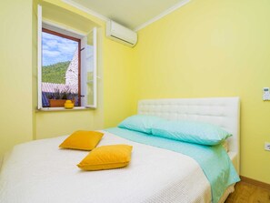 3 bedrooms, iron/ironing board