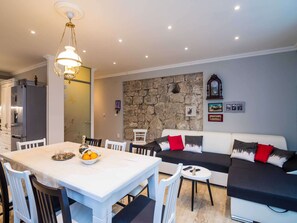 Dining - Villa Nives - Three-bedroom Villa With Terrace and Sea View (Ston)