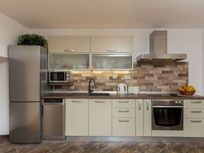 Apartment | Eigene Küche | Kühlschrank, Mikrowelle, Ofen, Herdplatte