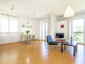 Dining - Apartment Punta D, 500 m From the Beach (Medulin)