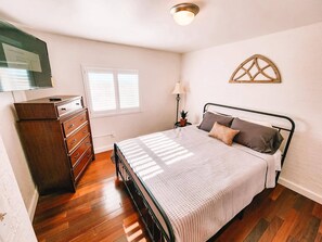 3 bedrooms, WiFi, bed sheets