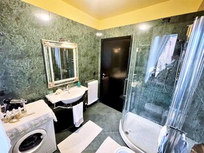 Villa | Bathroom | Shower